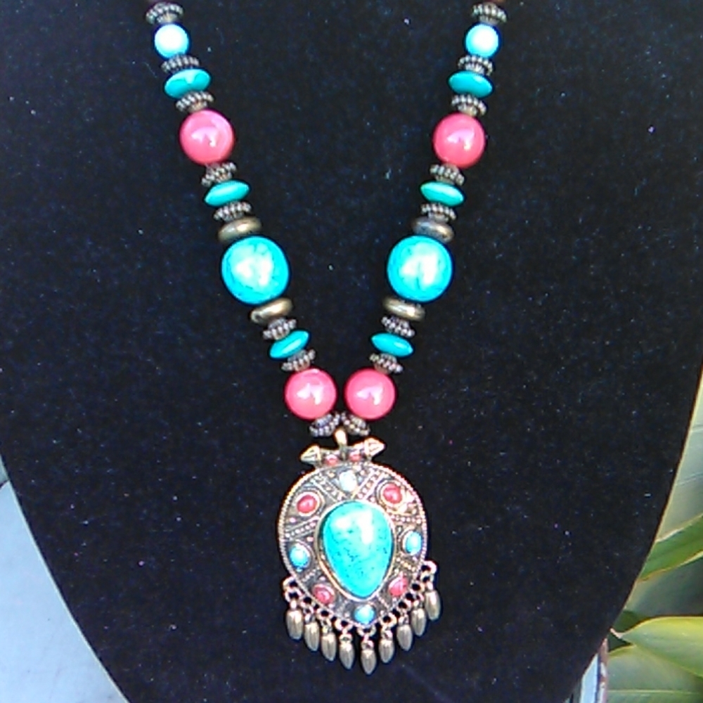 Nwt  Necklace and earring set - Picture 6 of 8